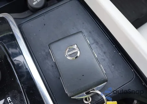 2022 Volvo Xc60 B5 Momentum from USA, damaged, VIN YV4L12RKXN1054253